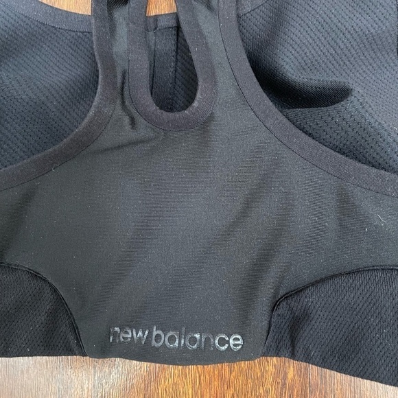 NEW Balance Womens Airy Racer - Psyche Sports Bra 34B Black - Picture 7 of 8